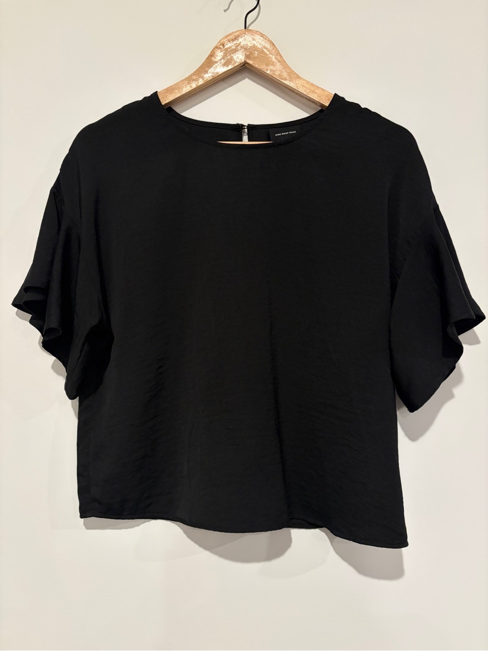 Who What Wear Size XS Black Tiered Ruffle Flutter Sleeve Blouse Top Keyhole